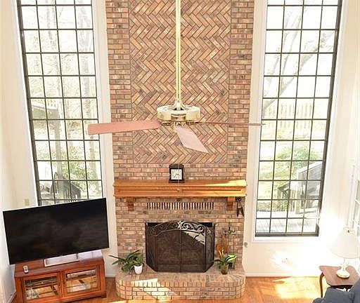 5th image of 8600 Creekview Ct