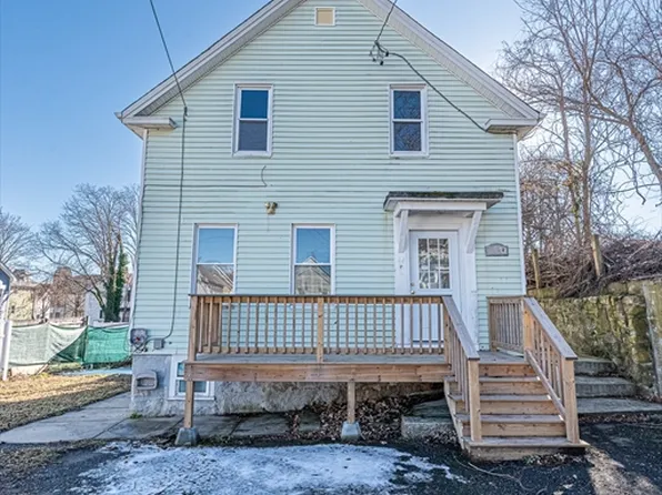 64-64 Hazard St #R, New Bedford, MA 02740