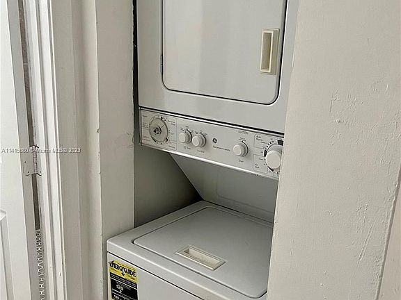 5th image of 1980 Biarritz Dr APT B