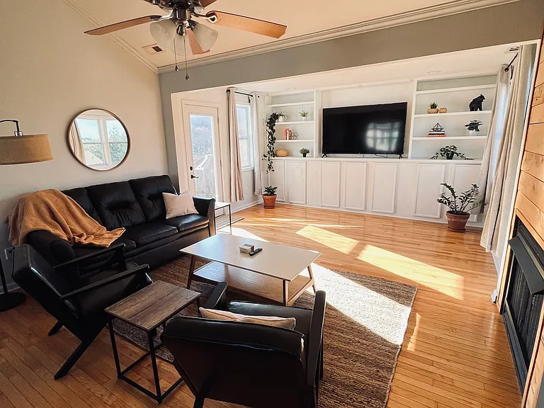 Rotunda Cir — Photo 4
