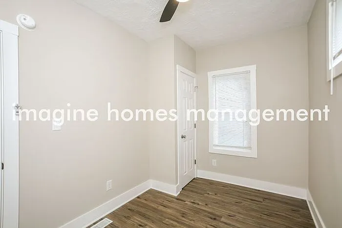 1118 N Parker Ave — Photo 12