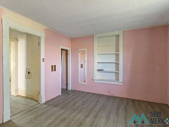 5th image of 709 E Bond St