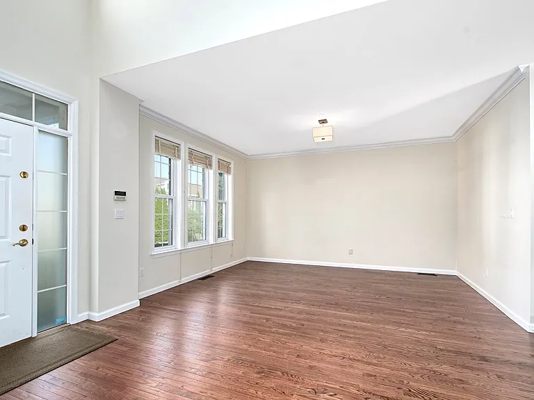 15 Milestone Rd — Photo 5