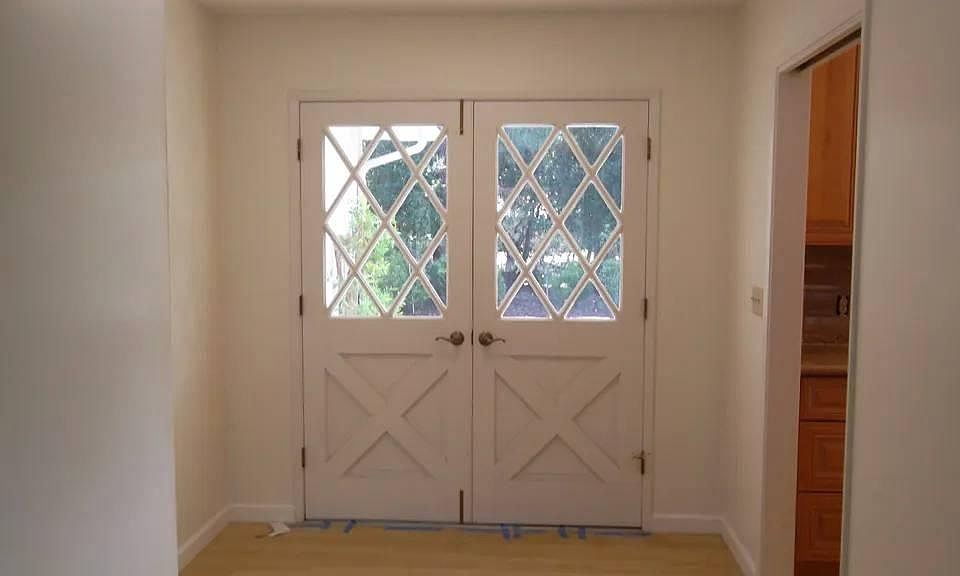Front Door, Kitchen to the right