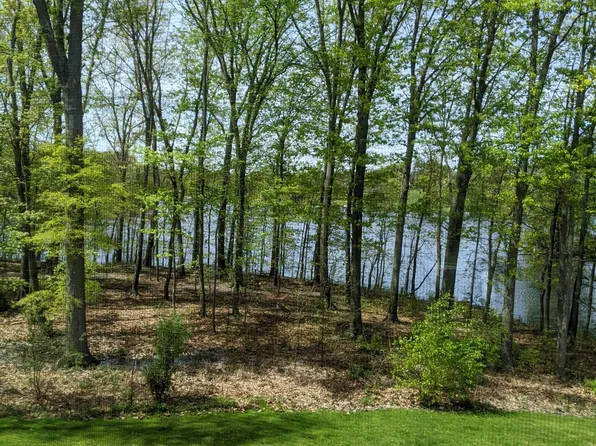 4 Hillside Cv, New Windsor, NY 12553
