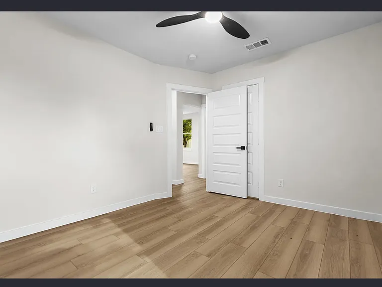 3216 Sharon St — Photo 10