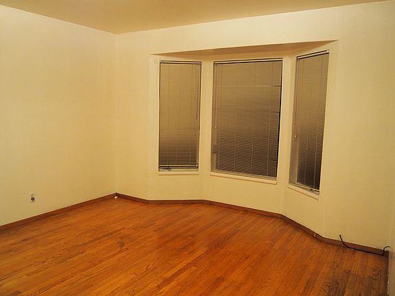 3rd image of 6623 Simson St