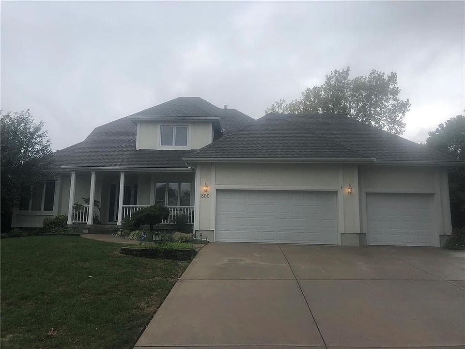 2nd image of 800 SW Benjamin Dr