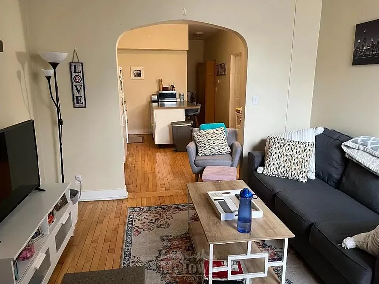 1921 W Belmont Ave #1R — Photo 2