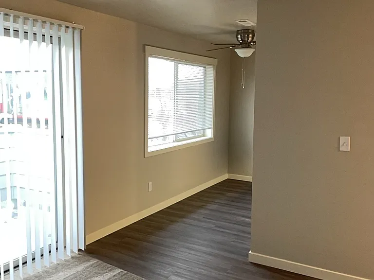 1-Bedroom Remodeled Dining Room*
*Features May Vary