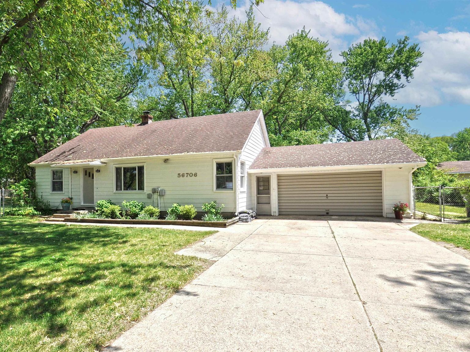 56706 Pear Rd, South Bend, IN 46619 Zillow