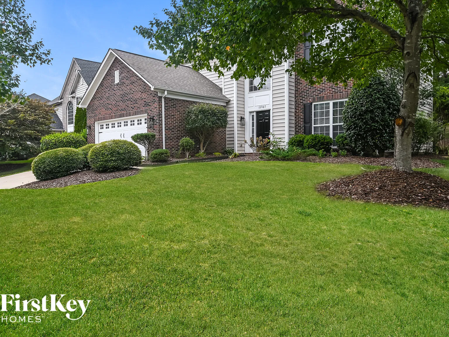 4 bed, 2.5 bath, 2406 sqft, $3,060 — Photo 2