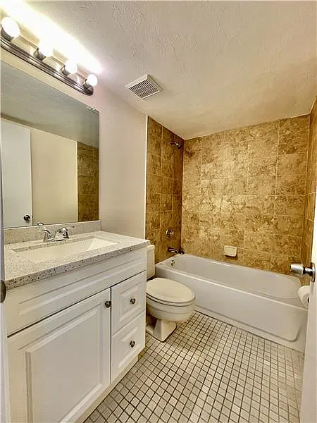 2 bed, $1,975 — Photo 4