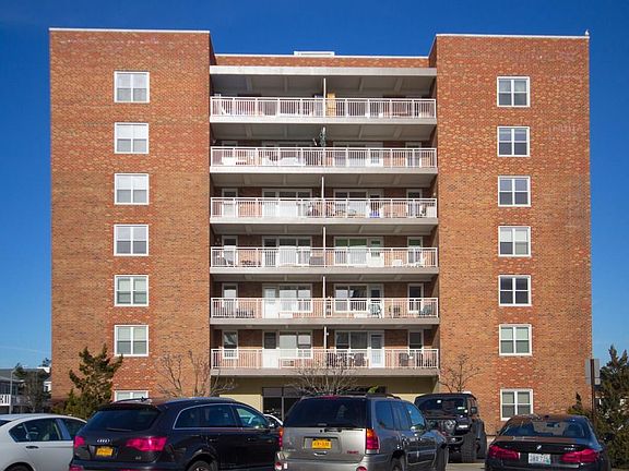 3rd image of 855 E Broadway