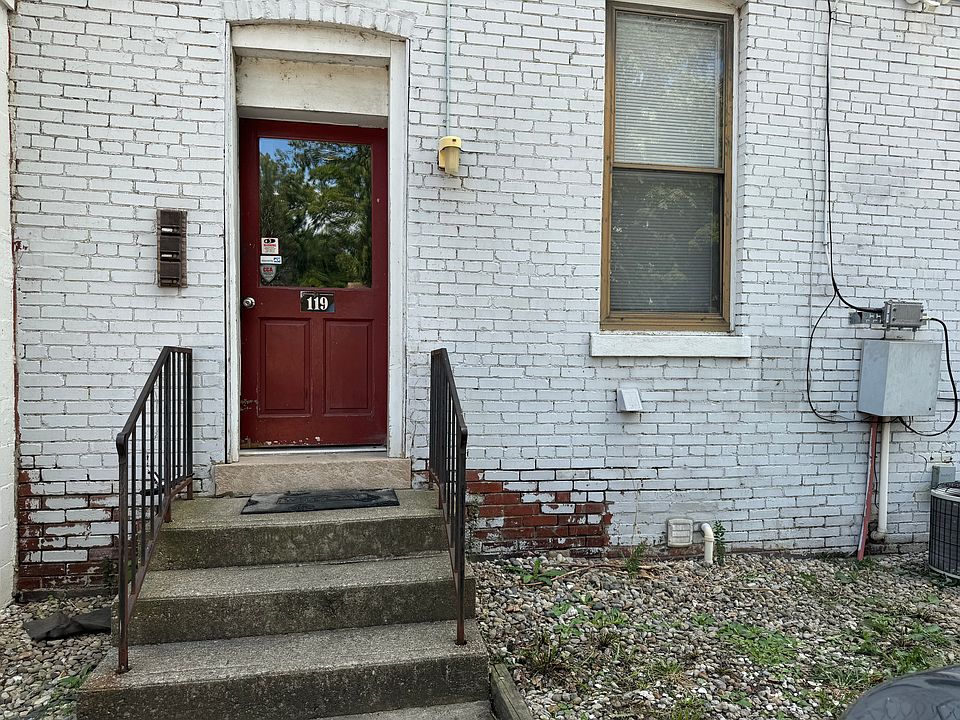 1st image of 119 E Oak St APT 2