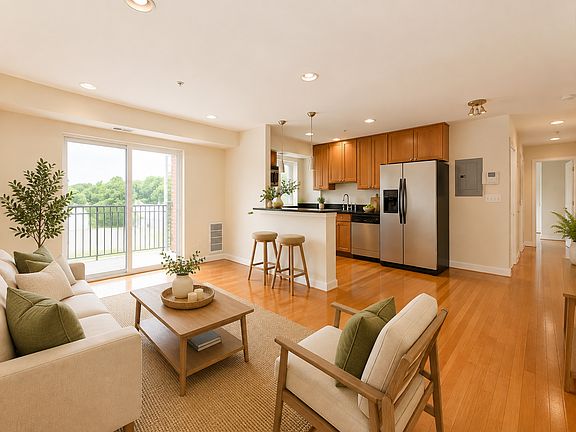 3rd image of 2215 Hunter Pl SE