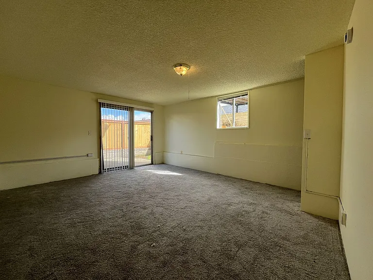 4660 NE Lombard St — Photo 30