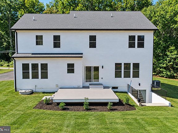 3rd image of 1909 Mitchell Dr