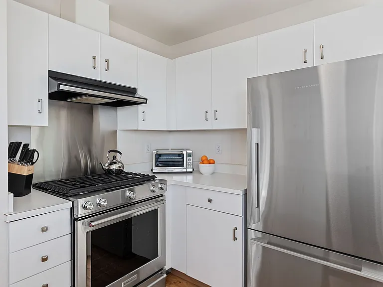 2404 Shelby St — Photo 30