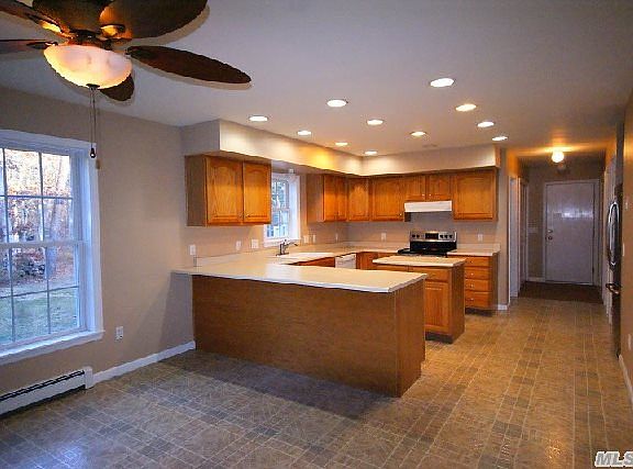 3rd image of 19 Longview Dr