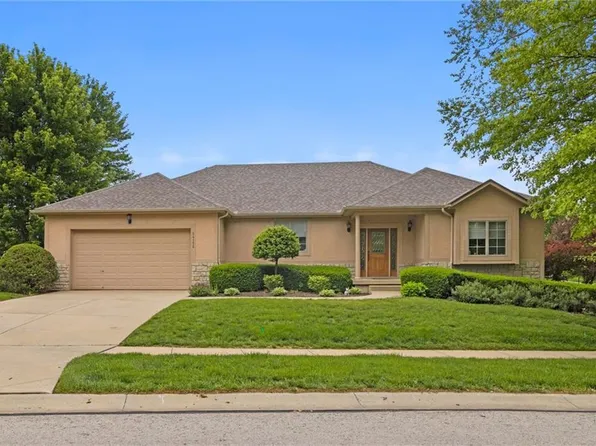 24152 Nicklaus Ct, Paola, KS 66071