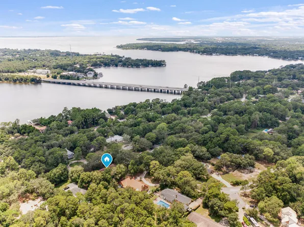 2601 Edgewater Dr, Niceville, FL 32578