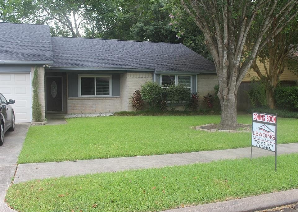 1st image of 2410 Parkview Dr