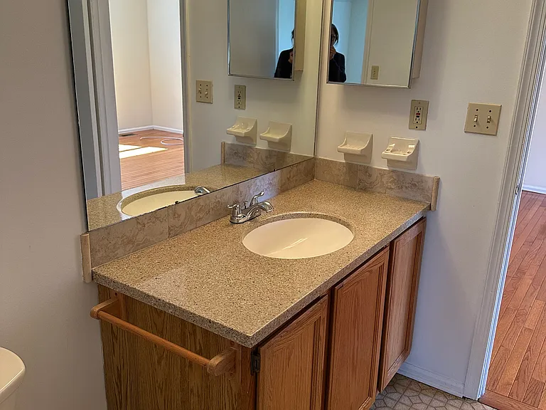 Second Bath (2nd fl)