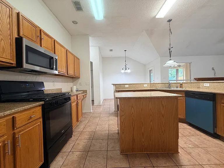 1023 Bonanza Dr — Photo 30