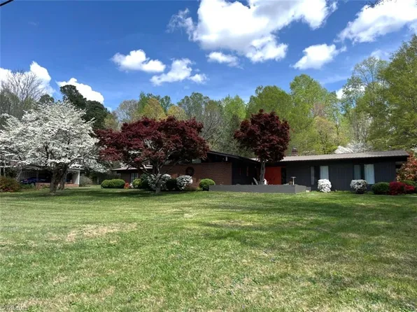 116 Maplewood Ave, Thomasville, NC 27360