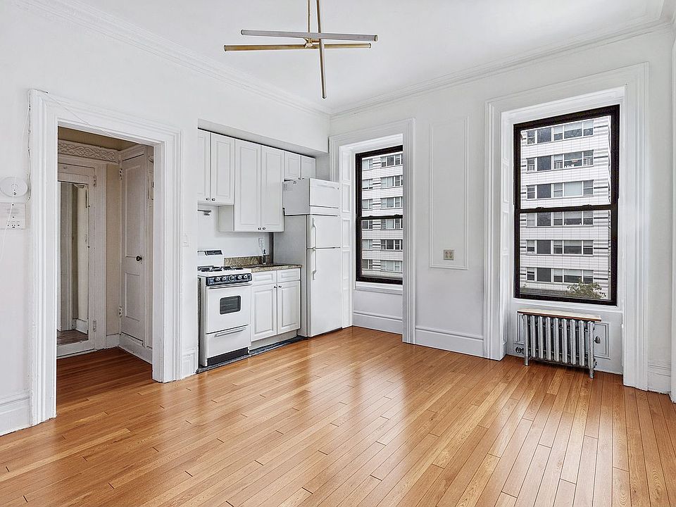 1st image of 1310 2nd Ave #3W