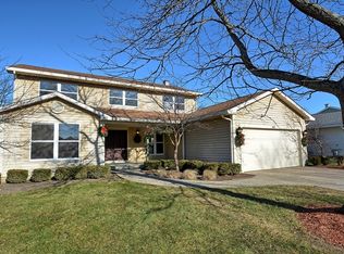 2454 Hedge Row Dr, Aurora, IL 60502