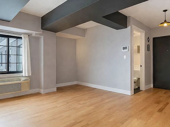 4th image of 186 Lenox Rd APT 6L