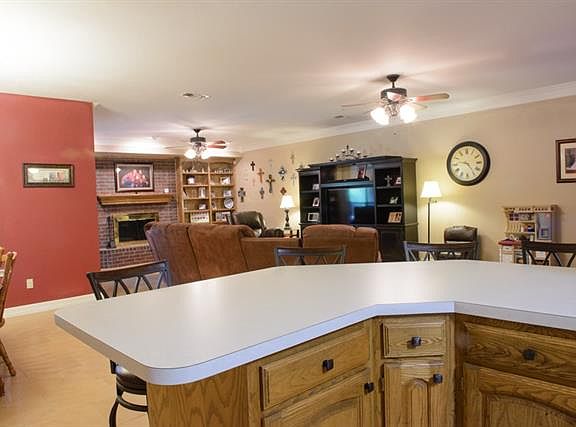 5th image of 404 Roaring Springs Dr