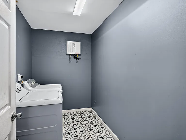 1621 Cloverdale Dr — Photo 11