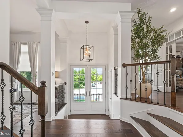 7671 Hamelin Ln, Gainesville, VA 20155