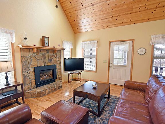 3rd image of 222 Gladys Ln