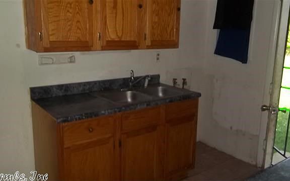 5th image of 2405 Howard Dr