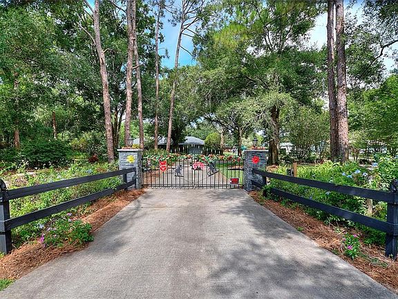 3rd image of 7 LAKE ARROWHEAD DRIVE
