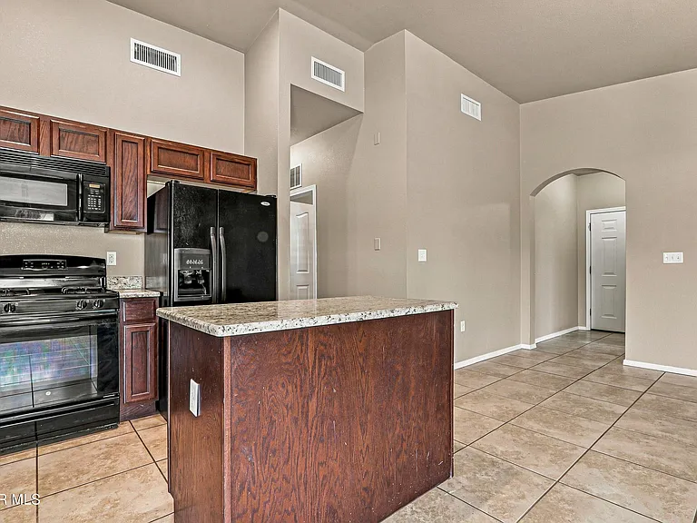7008 Faxon Dr — Photo 17