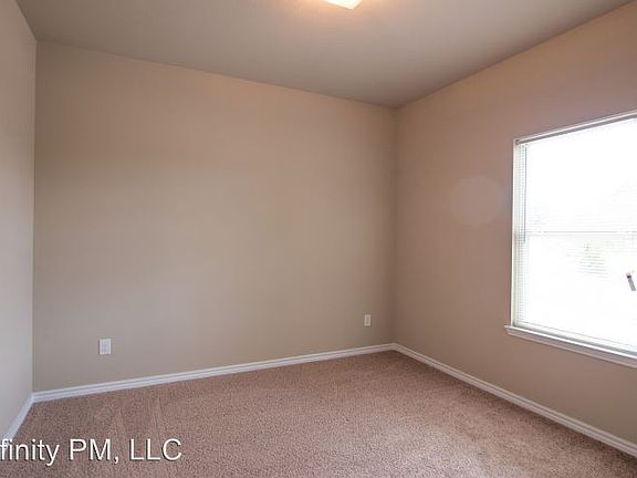 5th image of 1210 Newcastle Dr