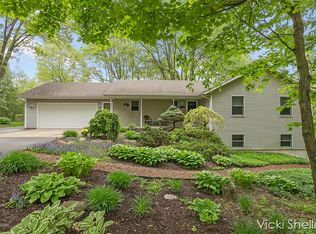 8590 Meadow Rock Ct NE, Rockford, MI 49341