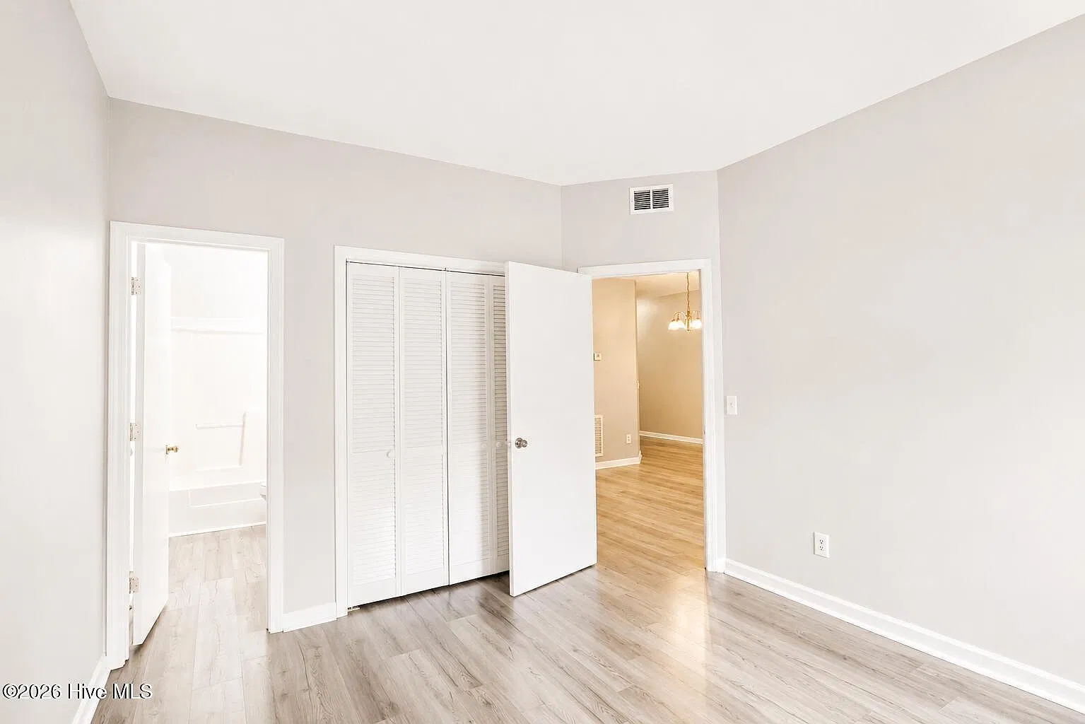 2 bed, 2.0 bath, 910 sqft, $1,400 — Photo 3