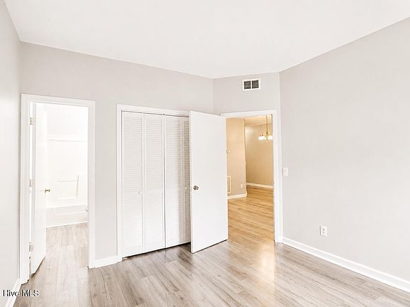 4th image of 4230 Wilshire Boulevard Apt 306d