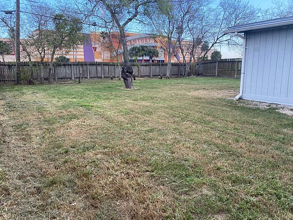 3rd image of 1530 Daly Dr
