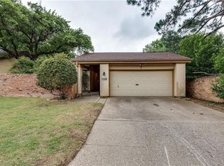 1608 Oakwood Ln, Arlington, TX 76012