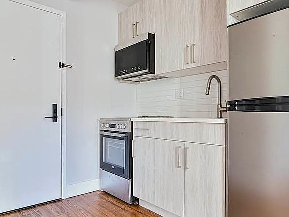 3rd image of 195 Underhill Ave #5G
