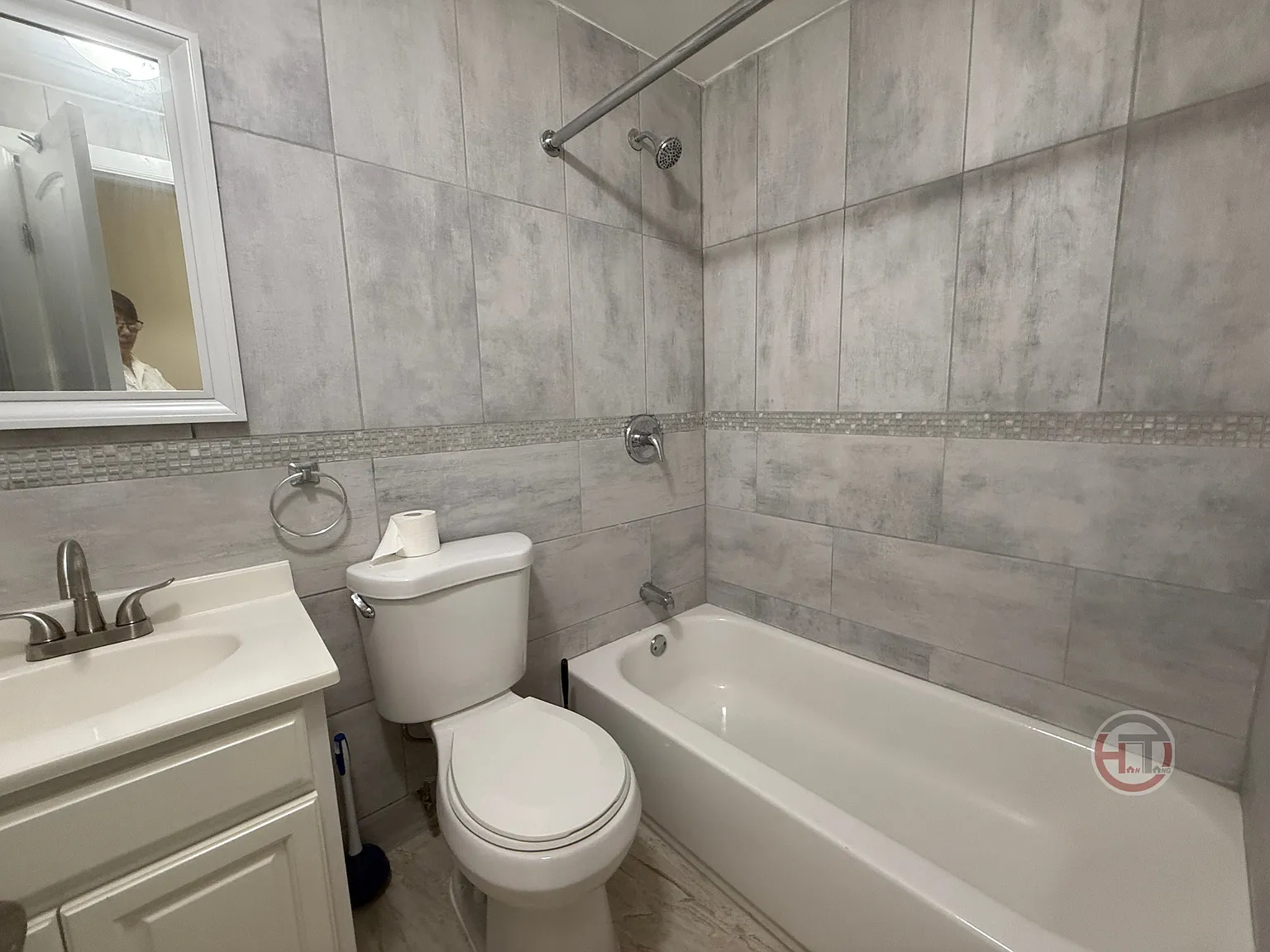 3 bed, 800 sqft, $2,950 — Photo 3