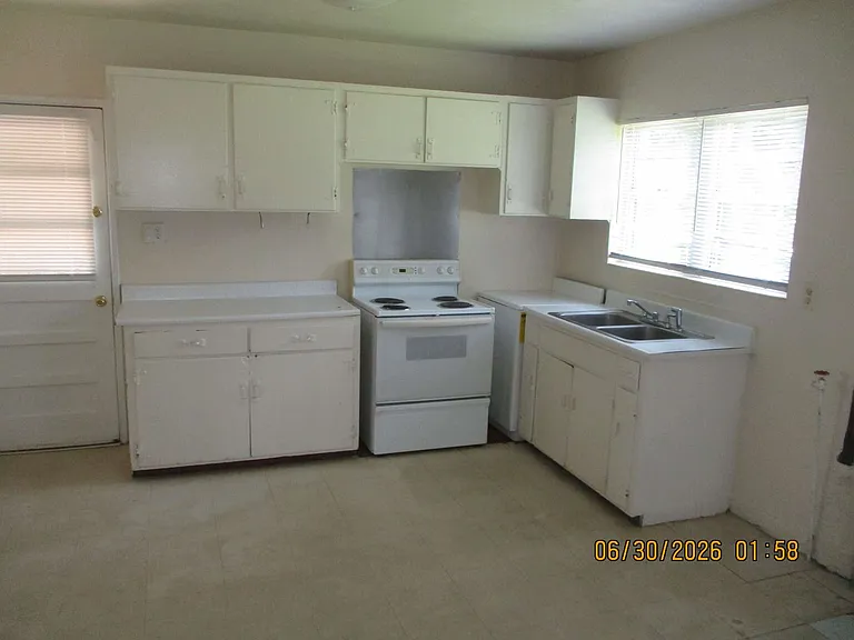 2502 Belmont Dr — Photo 3