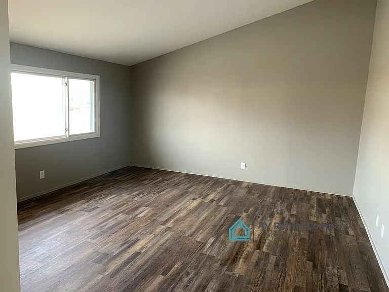 209 Titan St — Photo 3